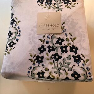 Threshold brand King percale sheet set, 100% cotton , NWT